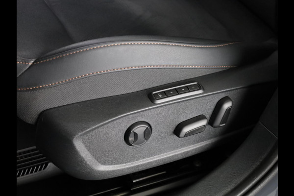 CUPRA Leon 1.5 TSI e-Hybrid VZ Performance 272 pk Automaat (DSG) | Navigatie | Panoramadak | Parkeersensoren | Achteruitrijcamera | Stoelverwarming | Keyless | Sennheiser Geluidssysteem |  LED Matrix koplampen | Alcantara bekleding |