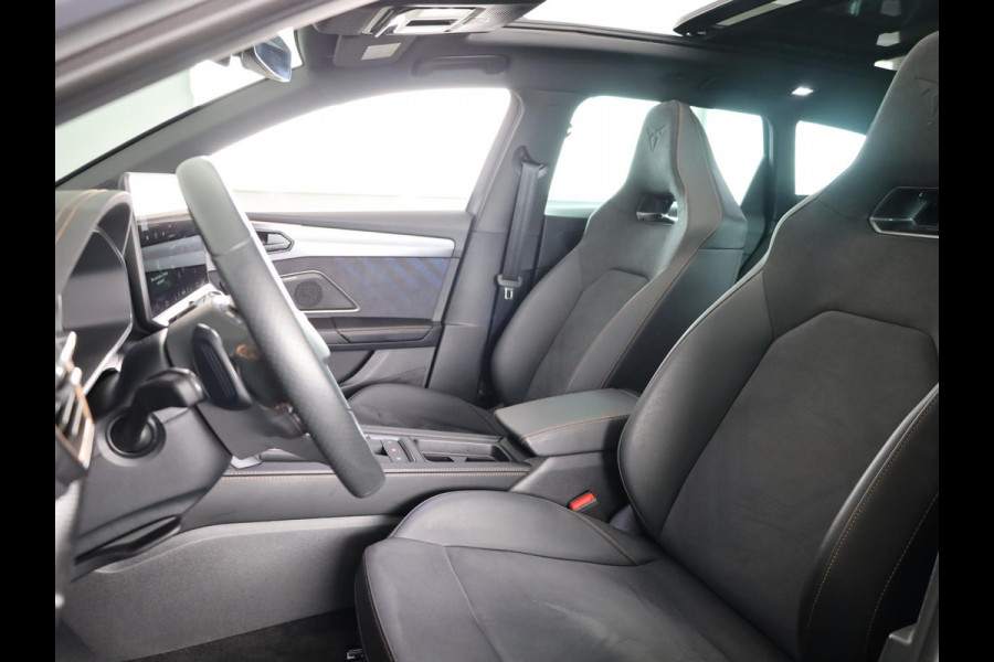 CUPRA Leon 1.5 TSI e-Hybrid VZ Performance 272 pk Automaat (DSG) | Navigatie | Panoramadak | Parkeersensoren | Achteruitrijcamera | Stoelverwarming | Keyless | Sennheiser Geluidssysteem |  LED Matrix koplampen | Alcantara bekleding |