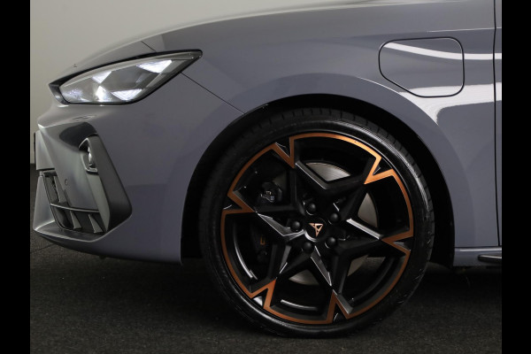 CUPRA Leon 1.5 TSI e-Hybrid VZ Performance 272 pk Automaat (DSG) | Navigatie | Panoramadak | Parkeersensoren | Achteruitrijcamera | Stoelverwarming | Keyless | Sennheiser Geluidssysteem |  LED Matrix koplampen | Alcantara bekleding |