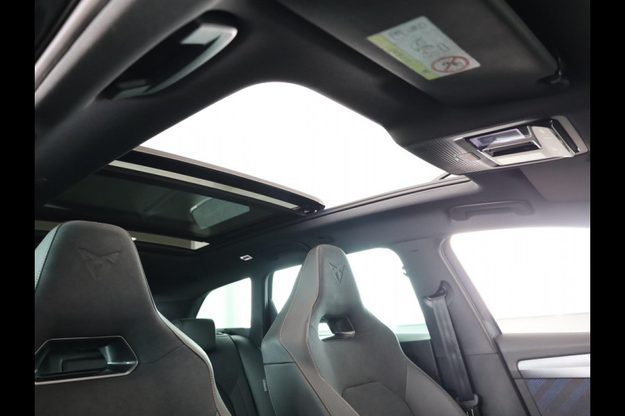CUPRA Leon 1.5 TSI e-Hybrid VZ Performance 272 pk Automaat (DSG) | Navigatie | Panoramadak | Parkeersensoren | Achteruitrijcamera | Stoelverwarming | Keyless | Sennheiser Geluidssysteem |  LED Matrix koplampen | Alcantara bekleding |