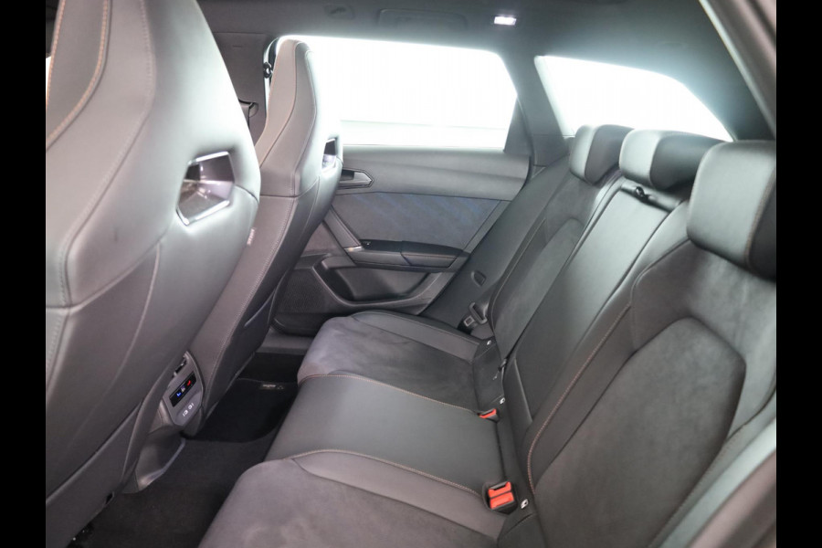 CUPRA Leon 1.5 TSI e-Hybrid VZ Performance 272 pk Automaat (DSG) | Navigatie | Panoramadak | Parkeersensoren | Achteruitrijcamera | Stoelverwarming | Keyless | Sennheiser Geluidssysteem |  LED Matrix koplampen | Alcantara bekleding |