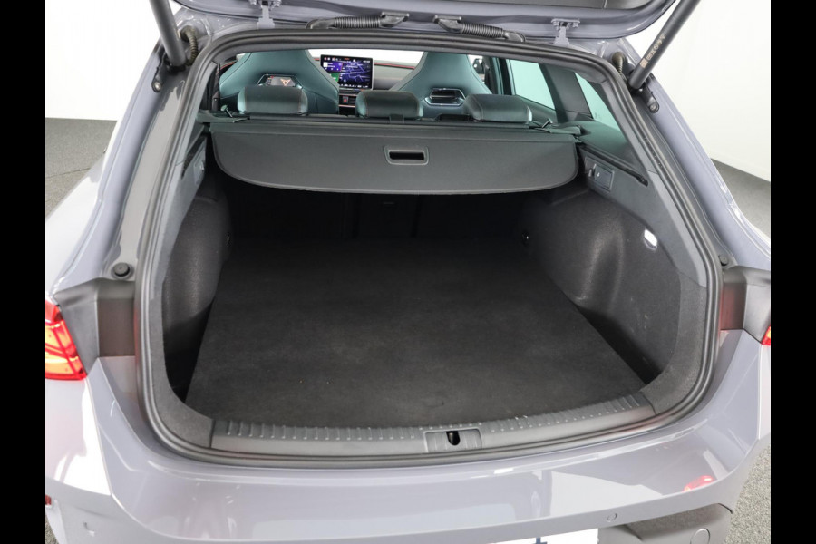 CUPRA Leon 1.5 TSI e-Hybrid VZ Performance 272 pk Automaat (DSG) | Navigatie | Panoramadak | Parkeersensoren | Achteruitrijcamera | Stoelverwarming | Keyless | Sennheiser Geluidssysteem |  LED Matrix koplampen | Alcantara bekleding |