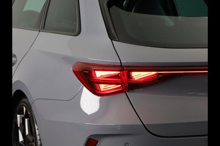 CUPRA Leon 1.5 TSI e-Hybrid VZ Performance 272 pk Automaat (DSG) | Navigatie | Panoramadak | Parkeersensoren | Achteruitrijcamera | Stoelverwarming | Keyless | Sennheiser Geluidssysteem |  LED Matrix koplampen | Alcantara bekleding |