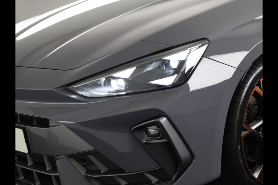 CUPRA Leon 1.5 TSI e-Hybrid VZ Performance 272 pk Automaat (DSG) | Navigatie | Panoramadak | Parkeersensoren | Achteruitrijcamera | Stoelverwarming | Keyless | Sennheiser Geluidssysteem |  LED Matrix koplampen | Alcantara bekleding |