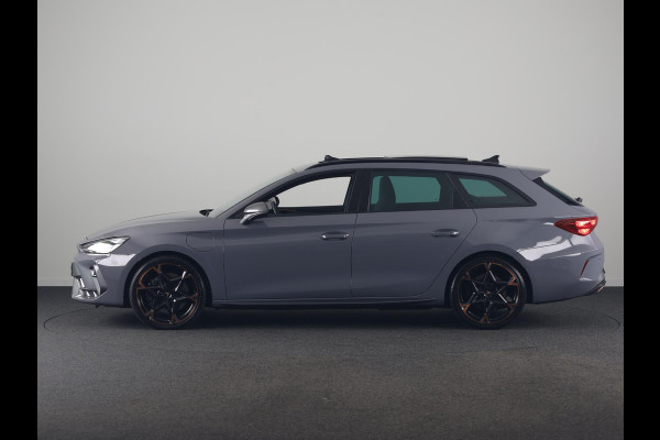 CUPRA Leon 1.5 TSI e-Hybrid VZ Performance 272 pk Automaat (DSG) | Navigatie | Panoramadak | Parkeersensoren | Achteruitrijcamera | Stoelverwarming | Keyless | Sennheiser Geluidssysteem |  LED Matrix koplampen | Alcantara bekleding |