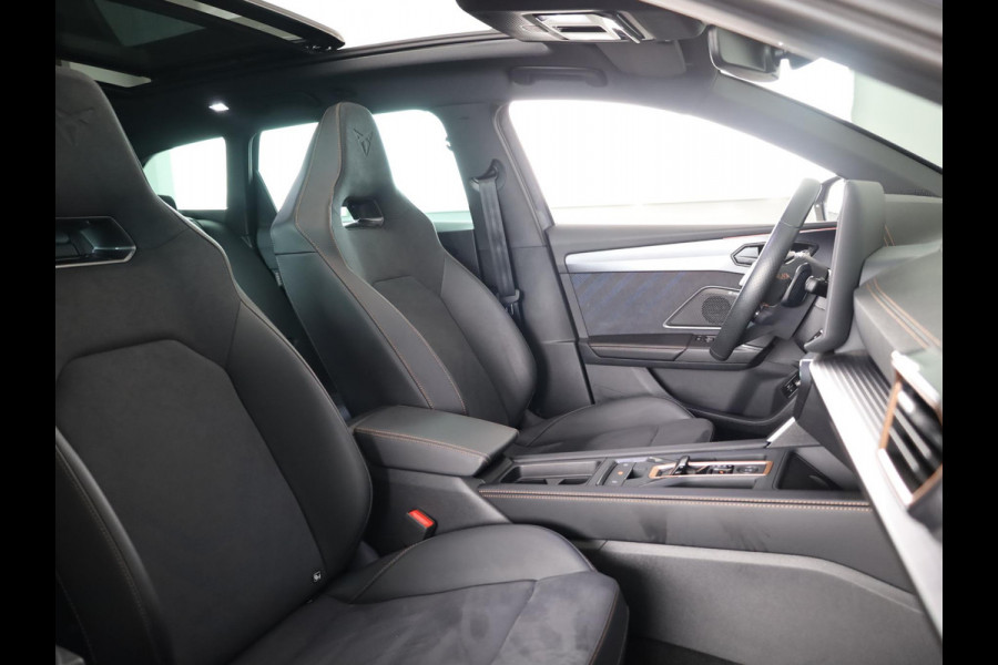 CUPRA Leon 1.5 TSI e-Hybrid VZ Performance 272 pk Automaat (DSG) | Navigatie | Panoramadak | Parkeersensoren | Achteruitrijcamera | Stoelverwarming | Keyless | Sennheiser Geluidssysteem |  LED Matrix koplampen | Alcantara bekleding |