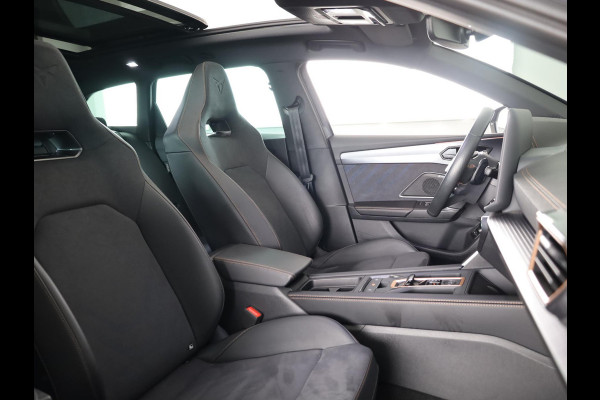 CUPRA Leon 1.5 TSI e-Hybrid VZ Performance 272 pk Automaat (DSG) | Navigatie | Panoramadak | Parkeersensoren | Achteruitrijcamera | Stoelverwarming | Keyless | Sennheiser Geluidssysteem |  LED Matrix koplampen | Alcantara bekleding |