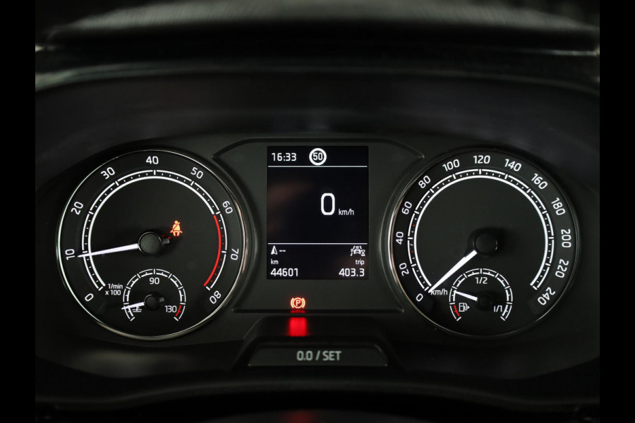Škoda Fabia 1.0 TSI Ambition 95pk | Navigatie |  Parkeersensoren voor en achter | Apple Carplay/Android Auto | LED koplampen | Lichtmetalen velgen 15"