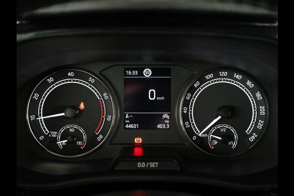 Škoda Fabia 1.0 TSI Ambition 95pk | Navigatie |  Parkeersensoren voor en achter | Apple Carplay/Android Auto | LED koplampen | Lichtmetalen velgen 15"