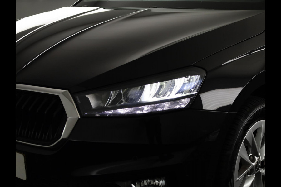 Škoda Fabia 1.0 TSI Ambition 95pk | Navigatie |  Parkeersensoren voor en achter | Apple Carplay/Android Auto | LED koplampen | Lichtmetalen velgen 15"
