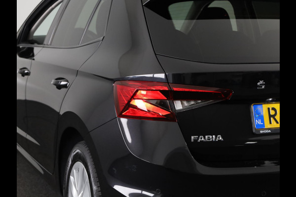 Škoda Fabia 1.0 TSI Ambition 95pk | Navigatie |  Parkeersensoren voor en achter | Apple Carplay/Android Auto | LED koplampen | Lichtmetalen velgen 15"