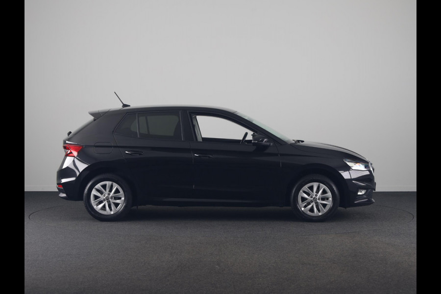 Škoda Fabia 1.0 TSI Ambition 95pk | Navigatie |  Parkeersensoren voor en achter | Apple Carplay/Android Auto | LED koplampen | Lichtmetalen velgen 15"
