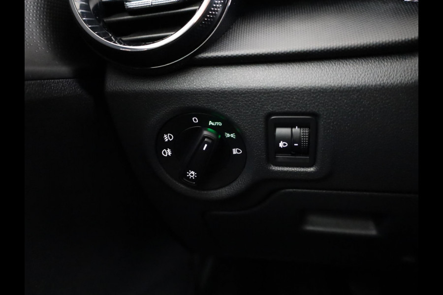 Škoda Fabia 1.0 TSI Ambition 95pk | Navigatie |  Parkeersensoren voor en achter | Apple Carplay/Android Auto | LED koplampen | Lichtmetalen velgen 15"