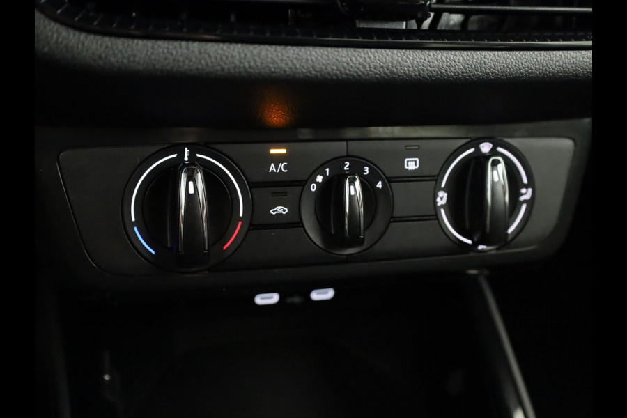 Škoda Fabia 1.0 TSI Ambition 95pk | Navigatie |  Parkeersensoren voor en achter | Apple Carplay/Android Auto | LED koplampen | Lichtmetalen velgen 15"
