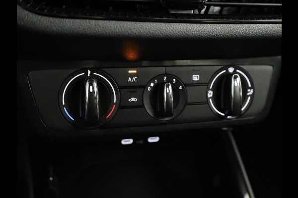 Škoda Fabia 1.0 TSI Ambition 95pk | Navigatie |  Parkeersensoren voor en achter | Apple Carplay/Android Auto | LED koplampen | Lichtmetalen velgen 15"