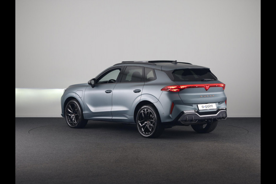 CUPRA Terramar 1.5 TSI e-Hybrid VZ America s CUP 272 pk Automaat | Navigatie | Panoramadak | Trekhaak (wegklapbaar) | Parkeersensoren (Park assist) | Rondomzicht camera | Lederen bekleding | Stoelverwarming |