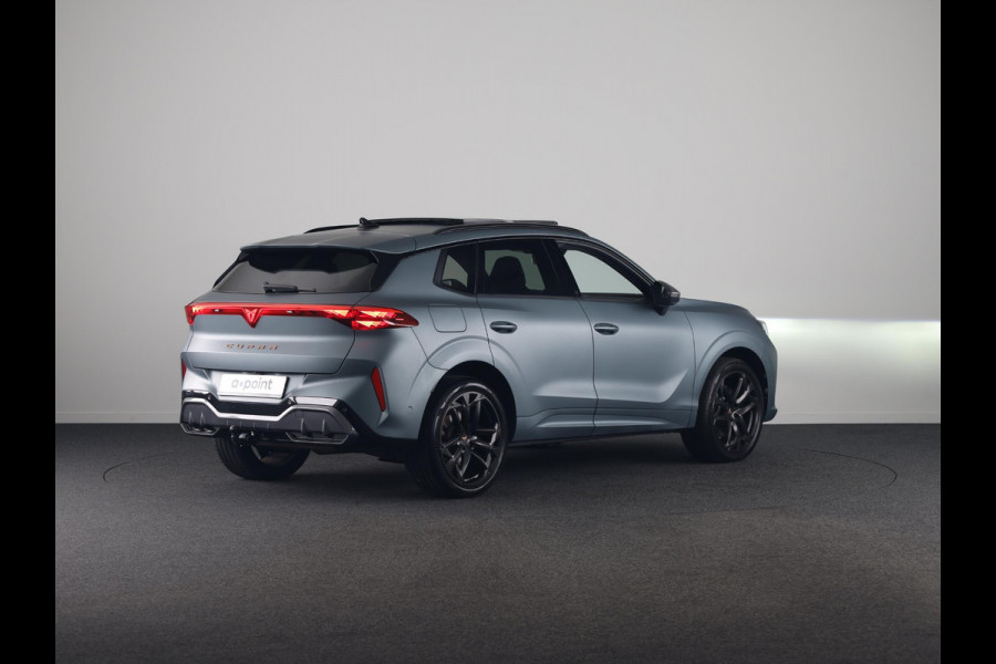CUPRA Terramar 1.5 TSI e-Hybrid VZ America s CUP 272 pk Automaat | Navigatie | Panoramadak | Trekhaak (wegklapbaar) | Parkeersensoren (Park assist) | Rondomzicht camera | Lederen bekleding | Stoelverwarming |