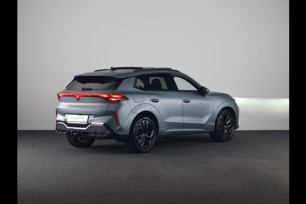 CUPRA Terramar 1.5 TSI e-Hybrid VZ America s CUP 272 pk Automaat | Navigatie | Panoramadak | Trekhaak (wegklapbaar) | Parkeersensoren (Park assist) | Rondomzicht camera | Lederen bekleding | Stoelverwarming |
