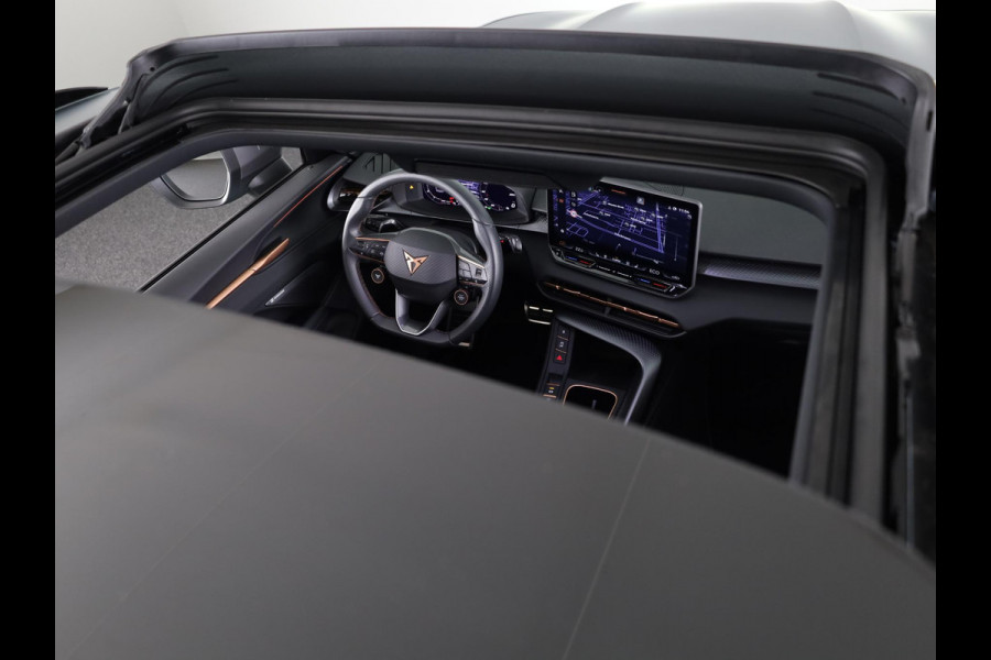 CUPRA Terramar 1.5 TSI e-Hybrid VZ America s CUP 272 pk Automaat | Navigatie | Panoramadak | Trekhaak (wegklapbaar) | Parkeersensoren (Park assist) | Rondomzicht camera | Lederen bekleding | Stoelverwarming |