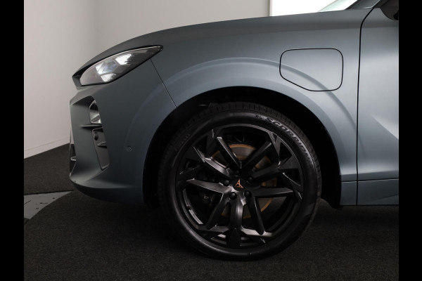 CUPRA Terramar 1.5 TSI e-Hybrid VZ America s CUP 272 pk Automaat | Navigatie | Panoramadak | Trekhaak (wegklapbaar) | Parkeersensoren (Park assist) | Rondomzicht camera | Lederen bekleding | Stoelverwarming |