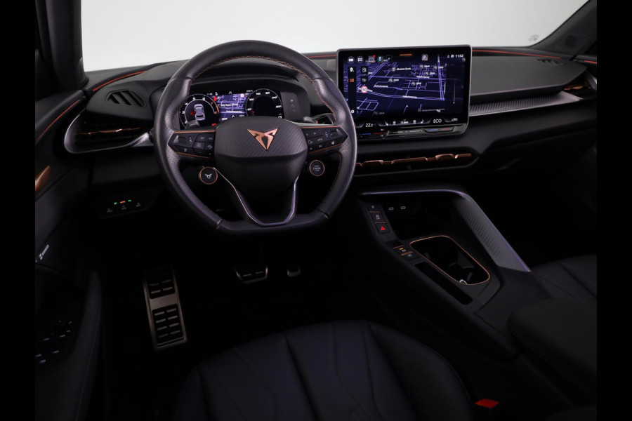 CUPRA Terramar 1.5 TSI e-Hybrid VZ America s CUP 272 pk Automaat | Navigatie | Panoramadak | Trekhaak (wegklapbaar) | Parkeersensoren (Park assist) | Rondomzicht camera | Lederen bekleding | Stoelverwarming |