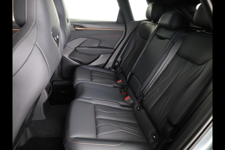 CUPRA Terramar 1.5 TSI e-Hybrid VZ America s CUP 272 pk Automaat | Navigatie | Panoramadak | Trekhaak (wegklapbaar) | Parkeersensoren (Park assist) | Rondomzicht camera | Lederen bekleding | Stoelverwarming |