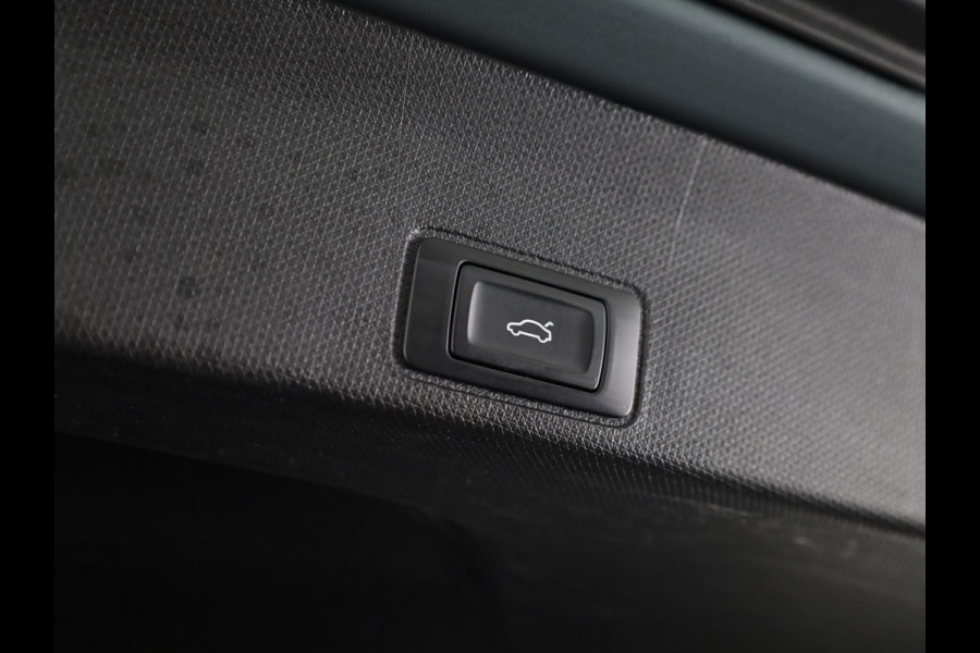 CUPRA Terramar 1.5 TSI e-Hybrid VZ America s CUP 272 pk Automaat | Navigatie | Panoramadak | Trekhaak (wegklapbaar) | Parkeersensoren (Park assist) | Rondomzicht camera | Lederen bekleding | Stoelverwarming |