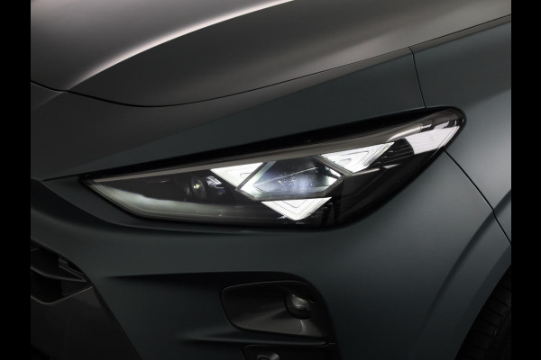 CUPRA Terramar 1.5 TSI e-Hybrid VZ America s CUP 272 pk Automaat | Navigatie | Panoramadak | Trekhaak (wegklapbaar) | Parkeersensoren (Park assist) | Rondomzicht camera | Lederen bekleding | Stoelverwarming |