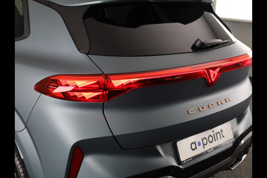 CUPRA Terramar 1.5 TSI e-Hybrid VZ America s CUP 272 pk Automaat | Navigatie | Panoramadak | Trekhaak (wegklapbaar) | Parkeersensoren (Park assist) | Rondomzicht camera | Lederen bekleding | Stoelverwarming |