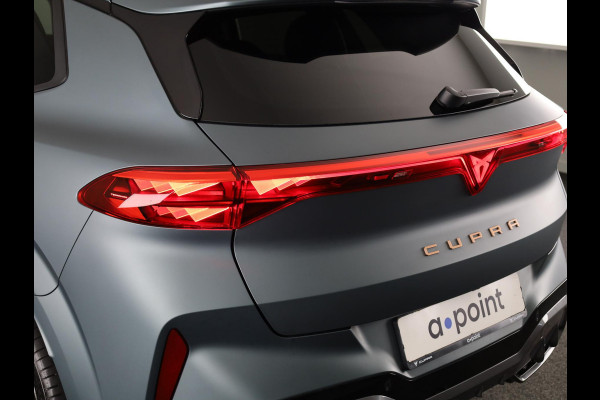 CUPRA Terramar 1.5 TSI e-Hybrid VZ America s CUP 272 pk Automaat | Navigatie | Panoramadak | Trekhaak (wegklapbaar) | Parkeersensoren (Park assist) | Rondomzicht camera | Lederen bekleding | Stoelverwarming |
