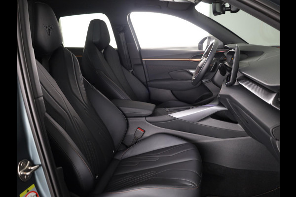 CUPRA Terramar 1.5 TSI e-Hybrid VZ America s CUP 272 pk Automaat | Navigatie | Panoramadak | Trekhaak (wegklapbaar) | Parkeersensoren (Park assist) | Rondomzicht camera | Lederen bekleding | Stoelverwarming |