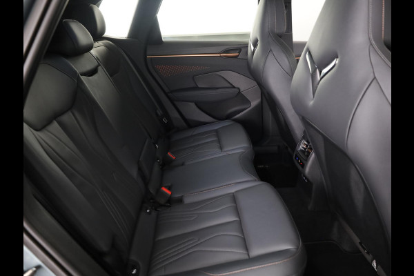 CUPRA Terramar 1.5 TSI e-Hybrid VZ America s CUP 272 pk Automaat | Navigatie | Panoramadak | Trekhaak (wegklapbaar) | Parkeersensoren (Park assist) | Rondomzicht camera | Lederen bekleding | Stoelverwarming |