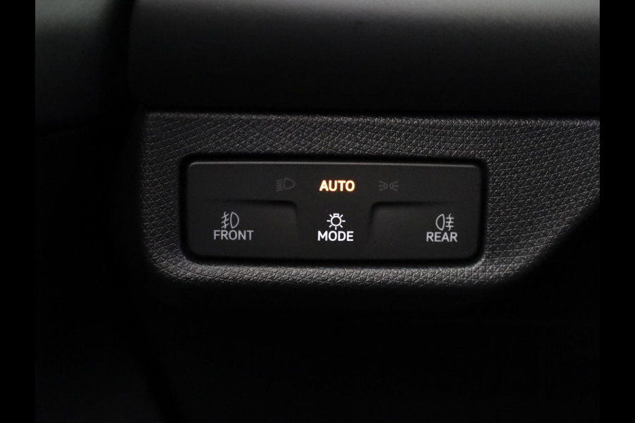CUPRA Terramar 1.5 TSI e-Hybrid VZ America s CUP 272 pk Automaat | Navigatie | Panoramadak | Trekhaak (wegklapbaar) | Parkeersensoren (Park assist) | Rondomzicht camera | Lederen bekleding | Stoelverwarming |