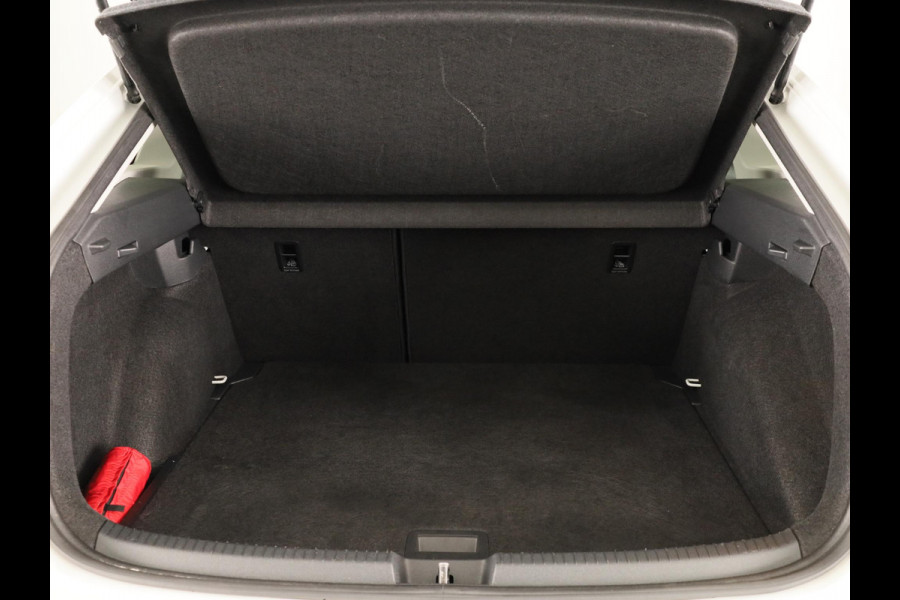 Volkswagen Taigo 1.0 TSI Style 110 pk Automaat (DSG) | Navigatie | Parkeersensoren | Achteruitrijcamera | Keyless | Matrix LED koplampen | Stoelverwarming |