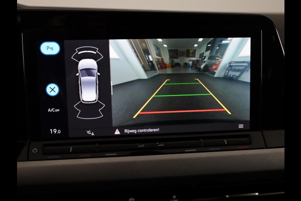 Volkswagen Golf 1.0 eTSI Life 110 PK | Automaat (DSG) | Navigatie | Camera | Parkeersensoren