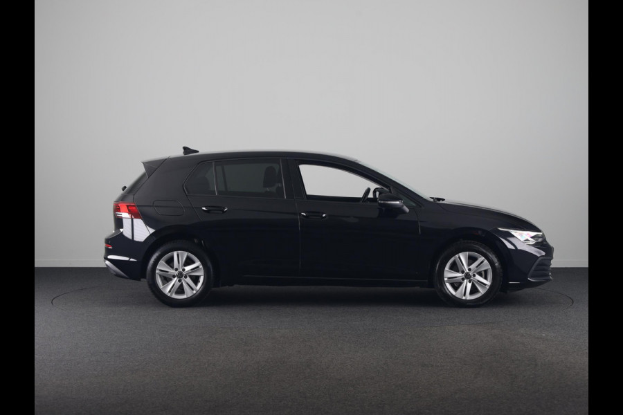 Volkswagen Golf 1.0 eTSI Life 110 PK | Automaat (DSG) | Navigatie | Camera | Parkeersensoren