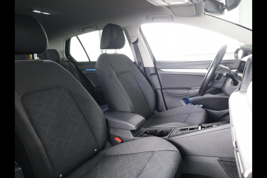 Volkswagen Golf 1.0 eTSI Life 110 PK | Automaat (DSG) | Navigatie | Camera | Parkeersensoren