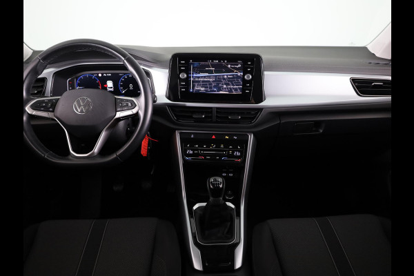 Volkswagen T-Roc 1.0 TSI Life 110 pk | Navigatie | Parkeersensoren (Park assist) | Achteruitrijcamera | Adaptieve cruise control | Stoelverwarming | LED koplampen | Apple carplay / Android auto |