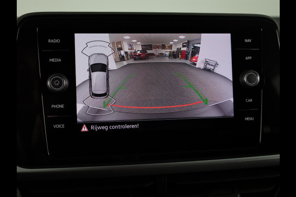 Volkswagen T-Roc 1.0 TSI Life 110 pk | Navigatie | Parkeersensoren (Park assist) | Achteruitrijcamera | Adaptieve cruise control | Stoelverwarming | LED koplampen | Apple carplay / Android auto |