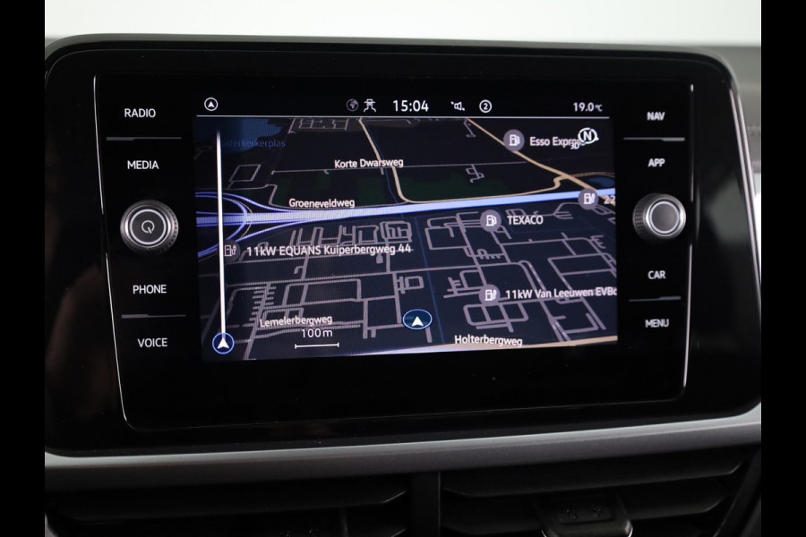 Volkswagen T-Roc 1.0 TSI Life 110 pk | Navigatie | Parkeersensoren (Park assist) | Achteruitrijcamera | Adaptieve cruise control | Stoelverwarming | LED koplampen | Apple carplay / Android auto |