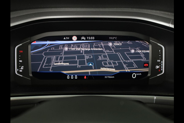 Volkswagen T-Roc 1.0 TSI Life 110 pk | Navigatie | Parkeersensoren (Park assist) | Achteruitrijcamera | Adaptieve cruise control | Stoelverwarming | LED koplampen | Apple carplay / Android auto |