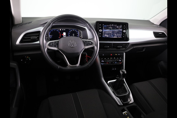 Volkswagen T-Roc 1.0 TSI Life 110 pk | Navigatie | Parkeersensoren (Park assist) | Achteruitrijcamera | Adaptieve cruise control | Stoelverwarming | LED koplampen | Apple carplay / Android auto |