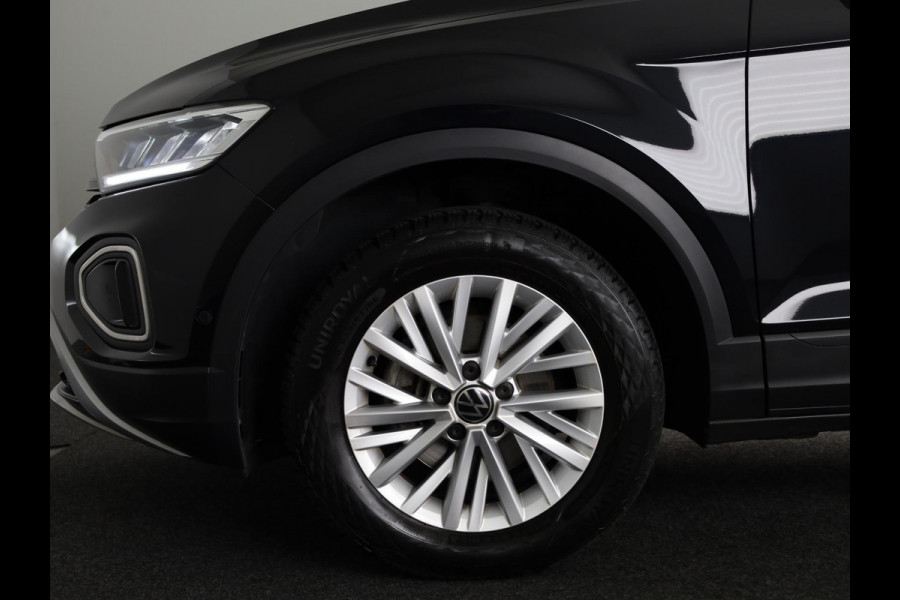 Volkswagen T-Roc 1.0 TSI Life 110 pk | Navigatie | Parkeersensoren (Park assist) | Achteruitrijcamera | Adaptieve cruise control | Stoelverwarming | LED koplampen | Apple carplay / Android auto |