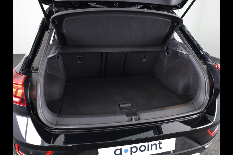 Volkswagen T-Roc 1.0 TSI Life 110 pk | Navigatie | Parkeersensoren (Park assist) | Achteruitrijcamera | Adaptieve cruise control | Stoelverwarming | LED koplampen | Apple carplay / Android auto |