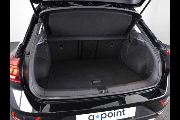 Volkswagen T-Roc 1.0 TSI Life 110 pk | Navigatie | Parkeersensoren (Park assist) | Achteruitrijcamera | Adaptieve cruise control | Stoelverwarming | LED koplampen | Apple carplay / Android auto |