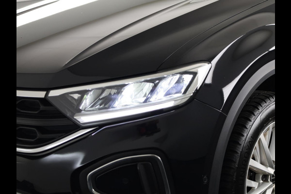 Volkswagen T-Roc 1.0 TSI Life 110 pk | Navigatie | Parkeersensoren (Park assist) | Achteruitrijcamera | Adaptieve cruise control | Stoelverwarming | LED koplampen | Apple carplay / Android auto |