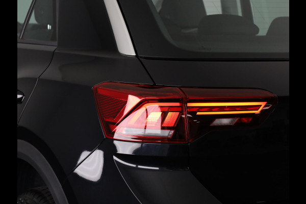 Volkswagen T-Roc 1.0 TSI Life 110 pk | Navigatie | Parkeersensoren (Park assist) | Achteruitrijcamera | Adaptieve cruise control | Stoelverwarming | LED koplampen | Apple carplay / Android auto |
