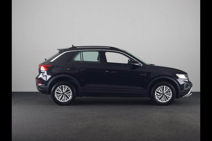 Volkswagen T-Roc 1.0 TSI Life 110 pk | Navigatie | Parkeersensoren (Park assist) | Achteruitrijcamera | Adaptieve cruise control | Stoelverwarming | LED koplampen | Apple carplay / Android auto |