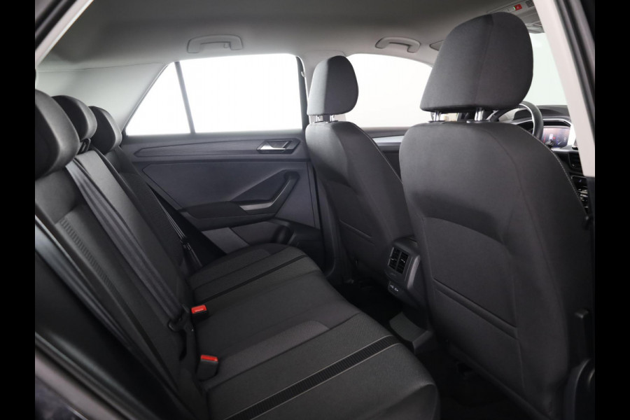 Volkswagen T-Roc 1.0 TSI Life 110 pk | Navigatie | Parkeersensoren (Park assist) | Achteruitrijcamera | Adaptieve cruise control | Stoelverwarming | LED koplampen | Apple carplay / Android auto |
