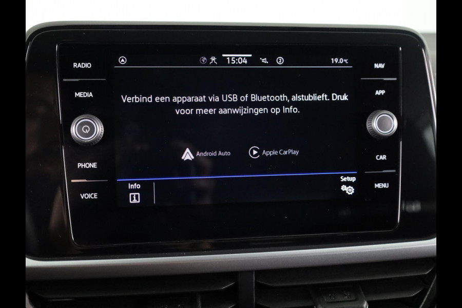 Volkswagen T-Roc 1.0 TSI Life 110 pk | Navigatie | Parkeersensoren (Park assist) | Achteruitrijcamera | Adaptieve cruise control | Stoelverwarming | LED koplampen | Apple carplay / Android auto |